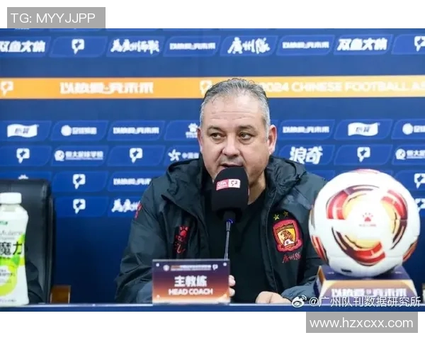 广州足球队团队协作变革引发热议助力球队重回巅峰之路 广州足球队团队协作变革引发热议助力球队重回巅峰之路