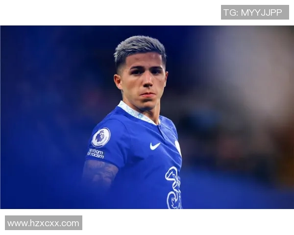 足球明星恩佐精彩瞬间挂图展示他的辉煌成就与球场魅力 足球明星恩佐精彩瞬间挂图展示他的辉煌成就与球场魅力