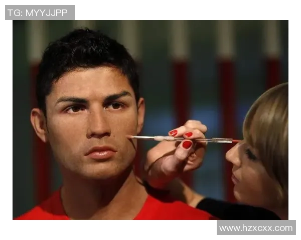 C罗足球明星蜡像揭幕见证传奇球员的辉煌瞬间与不朽魅力 C罗足球明星蜡像揭幕见证传奇球员的辉煌瞬间与不朽魅力